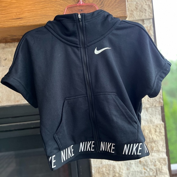 𝐍𝐈𝐊𝐄 𝘋𝘳𝘪-𝘍𝘪𝘵 𝘚𝘩𝘰𝘳𝘵 𝘚𝘭𝘦𝘦𝘷𝘦 𝘡𝘪𝘱 𝘜𝘱 𝘛𝘰𝘱 - Picture 6 of 6